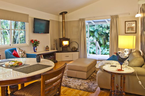 Curtis Falls Cottage - Palm Beach Accommodation 13