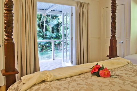 Curtis Falls Cottage - Palm Beach Accommodation 1