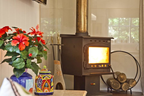 Curtis Falls Cottage - Palm Beach Accommodation 10