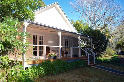 Curtis Falls Cottage - Palm Beach Accommodation 0