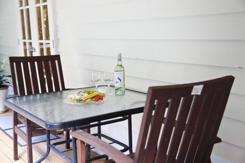 Curtis Falls Cottage - Palm Beach Accommodation 14