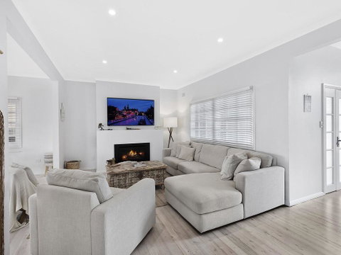 Waterview Beach House - Palm Beach Accommodation 2