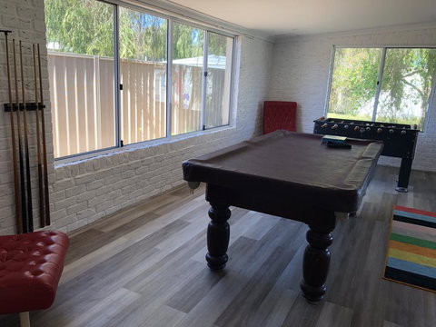 White Cottage - Palm Beach Accommodation 0