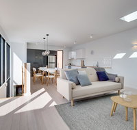 White Room Apartments - Palm Beach Accommodation