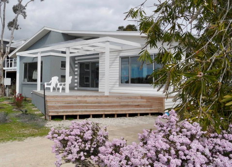 WHITE SHELLS HOLIDAY RENTAL - Palm Beach Accommodation 0