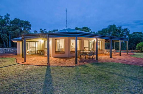 Yallingup Pet Friendly Bush Retreat - Palm Beach Accommodation 0