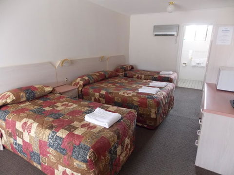 Yass Motel - Palm Beach Accommodation 2