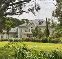 Yatahlia Manor Luxury Homestay - Palm Beach Accommodation