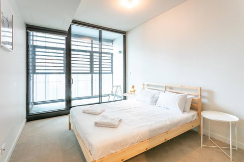 York & George: Sydney CBD - Palm Beach Accommodation 2