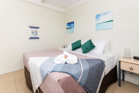 AirliediseNO Hills5min Walk 2 Port Of Airlie/Ferry TerminalWiFiNetflix - Palm Beach Accommodation 1