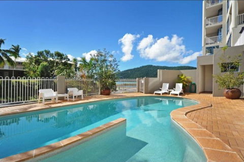 AirliediseNO Hills5min Walk 2 Port Of Airlie/Ferry TerminalWiFiNetflix - Palm Beach Accommodation 2