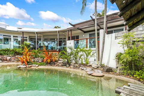 A Tropical Family Oasis In Sunshine Beach - Palm Beach Accommodation 1