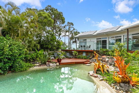 A Tropical Family Oasis In Sunshine Beach - Palm Beach Accommodation 0
