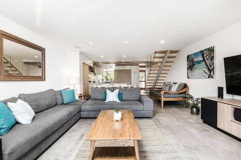 A Perfect Stay - 11 James Cook Apartments - Palm Beach Accommodation 2