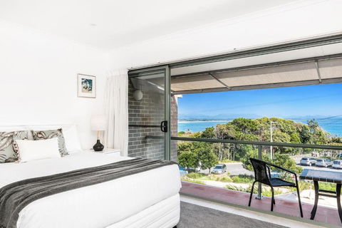 A Perfect Stay - 11 James Cook Apartments - Palm Beach Accommodation 3