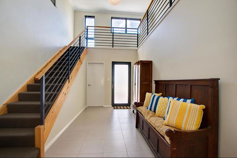 A Little Luxury In Town - Palm Beach Accommodation 4