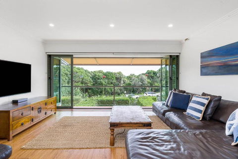 A Perfect Stay - 3 James Cook Apartments - Palm Beach Accommodation 1