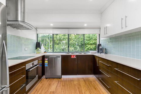 A Perfect Stay - 3 James Cook Apartments - Palm Beach Accommodation 3