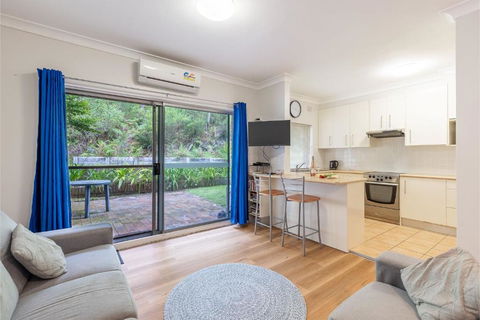 Adriana 4 Open Plan Living With Backyard - Palm Beach Accommodation 0