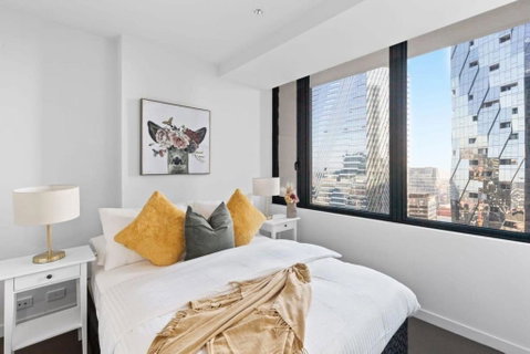 A 2BR Apt With City Views Next To Southern Cross - Palm Beach Accommodation 0