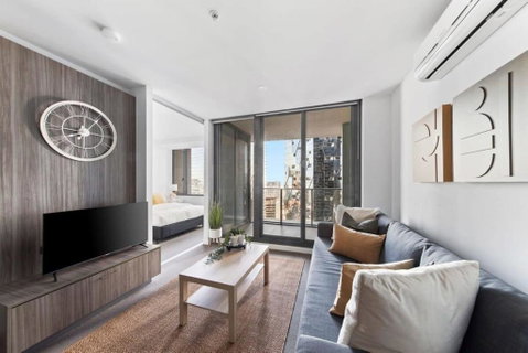 A 2BR Apt With City Views Next To Southern Cross - Palm Beach Accommodation 1