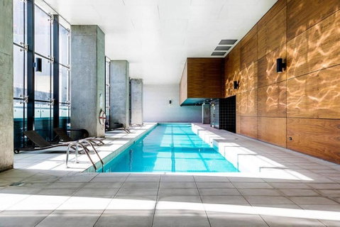 A 2BR Apt With City Views Next To Southern Cross - Palm Beach Accommodation 3