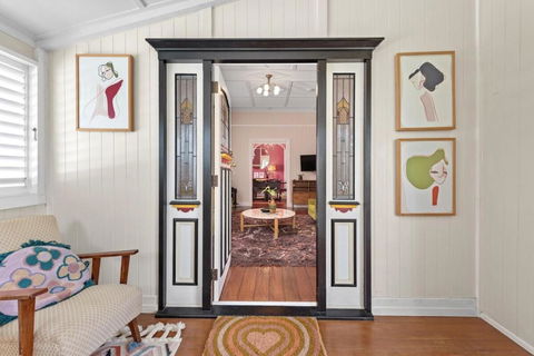 A Colourful Life 4Bed-2Bath-1Car - Queenslander - Palm Beach Accommodation 4