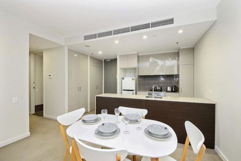 A Comfy Albert Park Apt Next To Grand Prix Circuit - Palm Beach Accommodation 1