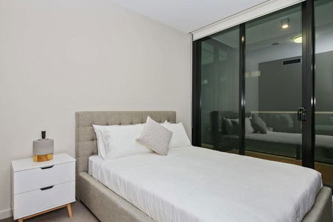 A Comfy Albert Park Apt Next To Grand Prix Circuit - Palm Beach Accommodation 3