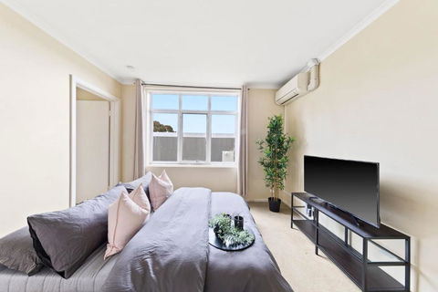A Comfy & Cozy Apt In Clifton Hill FREE Parking - Palm Beach Accommodation 2