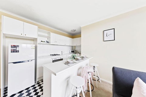 A Comfy & Cozy Apt In Clifton Hill FREE Parking - Palm Beach Accommodation 3