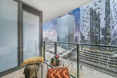 A Comfy & Stylish 2BR Apt Near Southern Cross - Palm Beach Accommodation 3