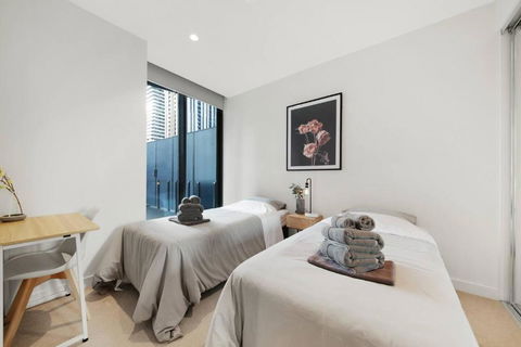 A Cosmopolitan Hub In CBD Centre - Palm Beach Accommodation 3