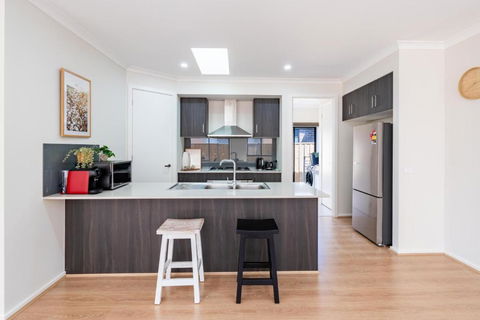 A Cosy 5Beds House In The Clyde - Palm Beach Accommodation 0