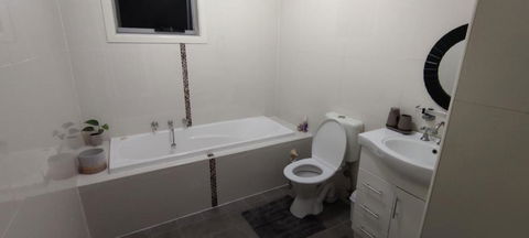 A Cosy Villa, Close To All Essentials - Palm Beach Accommodation 3