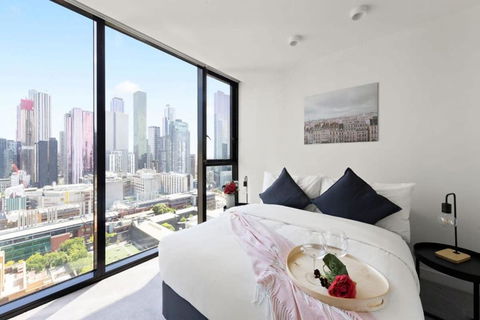 A Cozy 2BR Apt Near Melbourne Central City Views - Palm Beach Accommodation 0