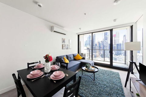 A Cozy 2BR Apt Near Melbourne Central City Views - Palm Beach Accommodation 1