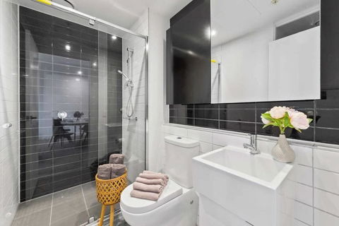 A Cozy 2BR Apt Next To Queen Victoria Market & Melbourne Central With City Views - Palm Beach Accommodation 2