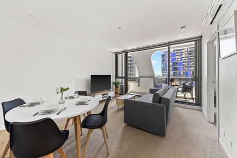 A Cozy 2BR Apt Next To Queen Victoria Market & Melbourne Central With City Views - Palm Beach Accommodation 4