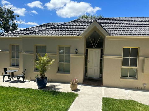 A Gem Hidden In Middle Camberwell - Palm Beach Accommodation 0