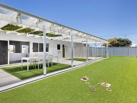 A Little Beach Haven - Palm Beach Accommodation 0