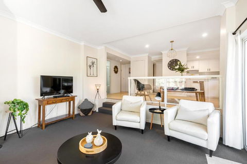 A Little Jewel By The Sea - Palm Beach Accommodation 3