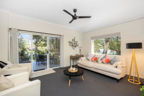 A Little Jewel By The Sea - Palm Beach Accommodation 0