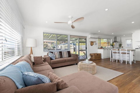 A Little Ocean Breeze - Palm Beach Accommodation 4