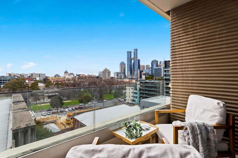 A Lux 2BR Apt Next To Melbourne Uni FREE Parking - Palm Beach Accommodation 1