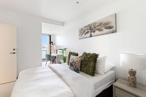 A Lux 2BR Apt Next To Melbourne Uni FREE Parking - Palm Beach Accommodation 2