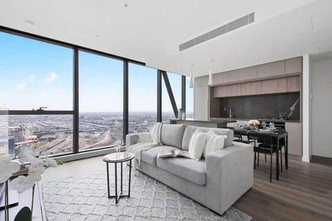 A Lux 2BR Apt Next To Southern Cross City Views - Palm Beach Accommodation 0