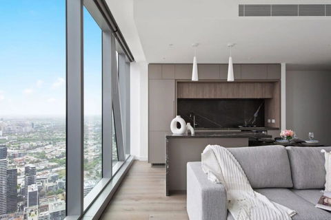 A Lux 2BR Apt Next To Southern Cross City Views - Palm Beach Accommodation 1