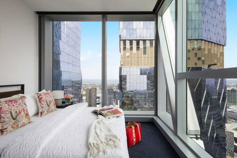 A Lux 2BR Apt Next To Southern Cross City Views - Palm Beach Accommodation 2