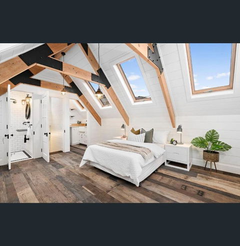 A Majestic Victorian Private Rear Access Quarters - Palm Beach Accommodation 0